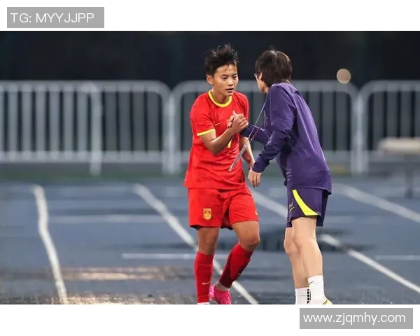 女足主力前锋重伤复出,首次合练引发全场欢呼